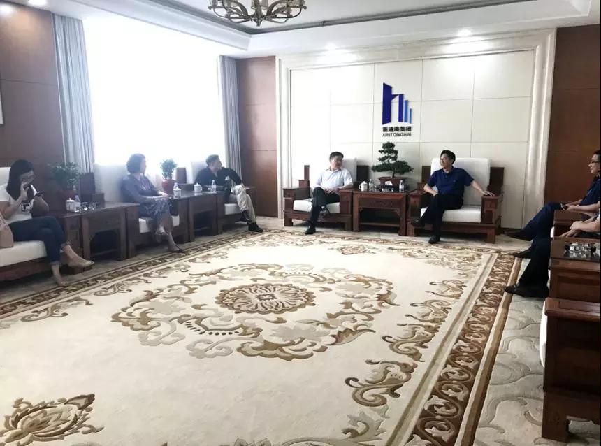 淘寶城與朵云軒集團就合作成立“朵云藝術館(南通中心)”進行洽談
